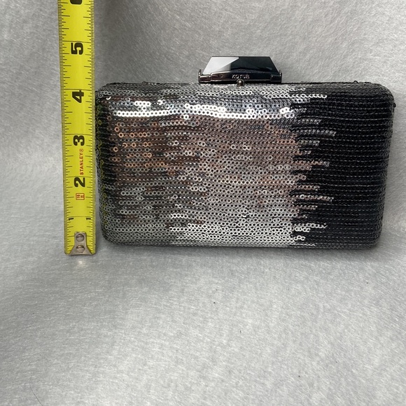 Kotur sequin embellished ombré gray silver black box clutch, black chain NWOT - Picture 10 of 12